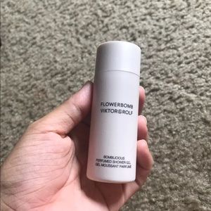 Victor and Rolf flowerbomb shower gel body wash